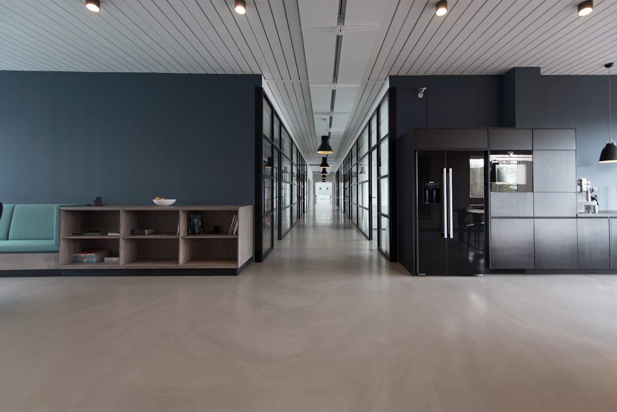 Showroomdan dijitale geçiş — modern ofis